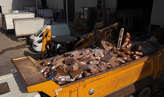 Antalya'da tarihi geçmiş 25 ton tavuk ele geçirildi, 2 işletme mühürlendi