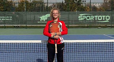 Antalyalı 16 yaşındaki tenisçi Zeynepsu, Tokyo Olimpiyatları için milli formayı giydi