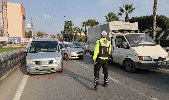 Aracını ana yola park ederek "Ceza yazmıyorlar" dedi: İki ceza birden yedi