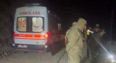 Ardahan'da kamyon devrildi: 1 ölü