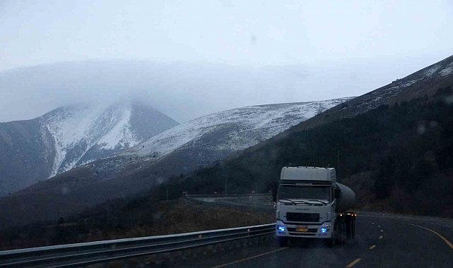 Ardahan'ın yüksek kesimleri beyaza büründü