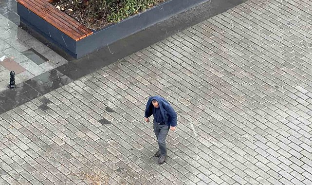 Arnavutköy'de dolu yağışı etkili oldu