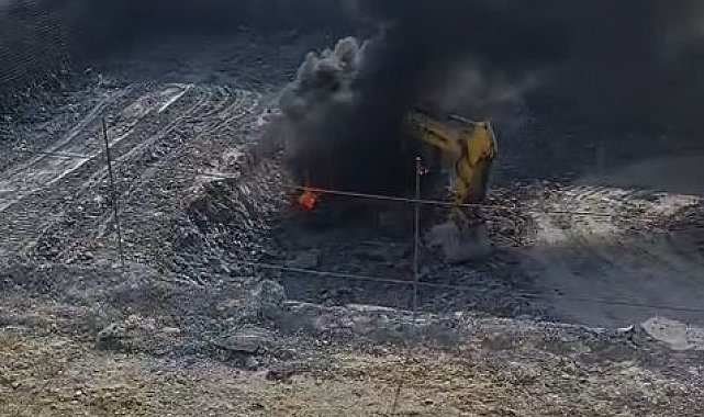 Arnavutköy'de iş makinesi alev alev yandı