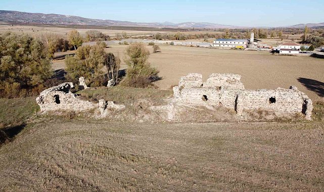 Asırlara meydan okuyan han, restore edilmeyi bekliyor