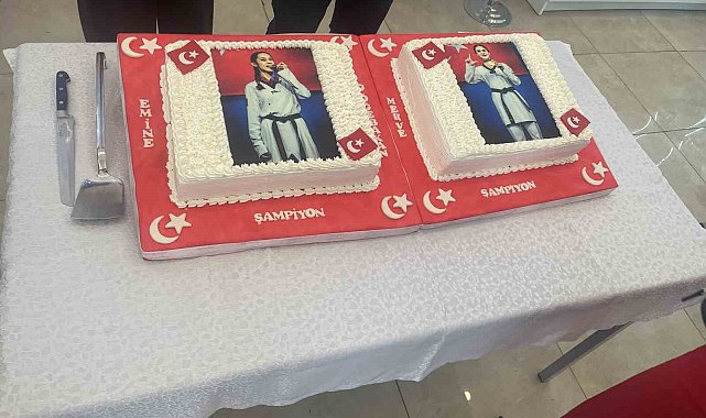 ASKİ Spor Kulübü, dünya şampiyonu sporcular için kutlama pastası kesti