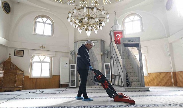 Aydın Büyükşehir Belediyesi, camilerde temizlik çalışmalarını sürdürüyor