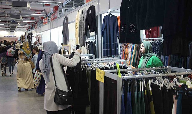 Aydın'daki giyim festivali yoğun ilgi görüyor