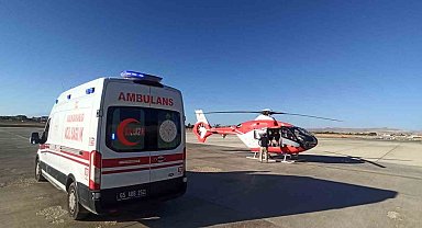 Bahçesaray'da kalp krizi geçiren hasta, helikopter ambulansla Van'a sevk edildi