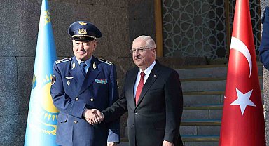 Bakan Güler, Kazakistan'ın Savunma Bakanı Dauren Kosanov ile görüştü