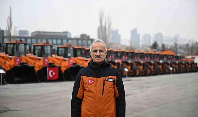 Bakan Uraloğlu: Karla mücadele için 18 bin 407 personel ve 14 bin 263 araç görev başında"
