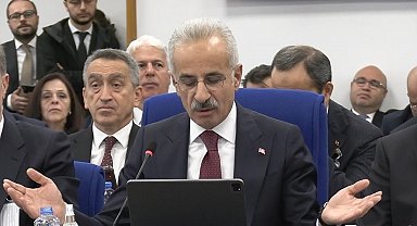 Bakan Uraloğlu: "Sizin 'kargalar uçmaz' dediğiniz Sabiha Gökçen'de 40 milyon insan uçtu"