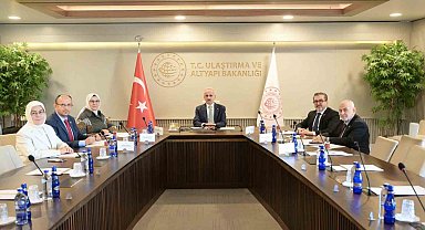 Bakan Uraloğlu: "Sosyal medyada gençlerimizin dijital dünyada daha güvenli yer alabilmelerini sağlamak için yapılabilecekleri ele aldık"