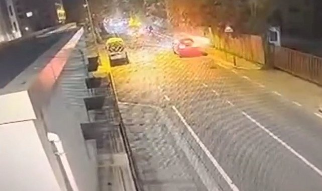 Bakırköy'de iş makinesine çarpan motosikletli yaralandı