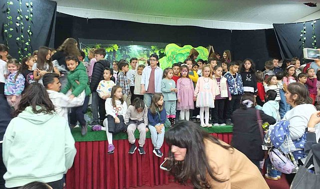 Balıkesir'de amatörlerin oyunu ayakta alkışlandı