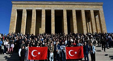 Balıkesirli gençler Ata'nın huzurunda