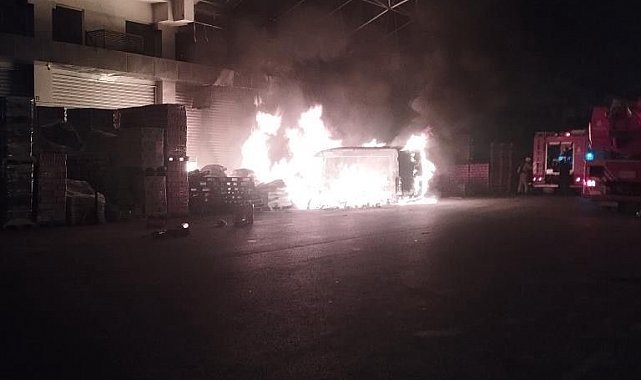 Başakşehir'de dükkanı önündeki paletlerde çıkan minibüse sıçradı