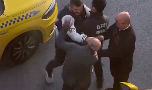Başakşehir'de taksiciye meslektaşının tokatlı saldırısı kamerada