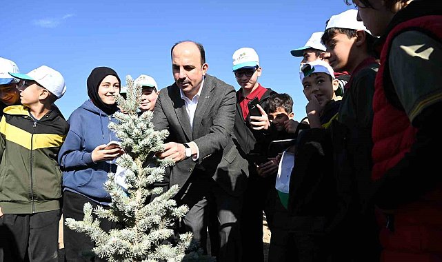 Başkan Altay "Geleceğe Nefes Konya'ya Hayat" programında öğrencilerle fidan dikti