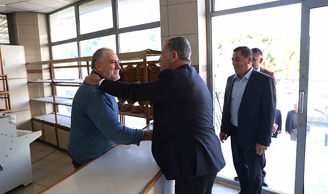 Başkan Balaban esnafın taleplerini yerinde dinliyor