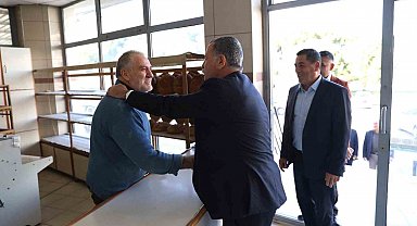 Başkan Balaban esnafın taleplerini yerinde dinliyor