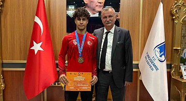 Başkan Balaban'dan başarılı güreşçiye övgü