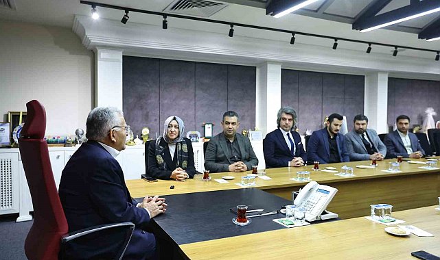 Başkan Büyükkılıç, Kayseri'nin ilk kadın ilçe başkanı Kahraman ve yönetimini ağırladı