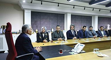 Başkan Büyükkılıç, Kayseri'nin ilk kadın ilçe başkanı Kahraman ve yönetimini ağırladı