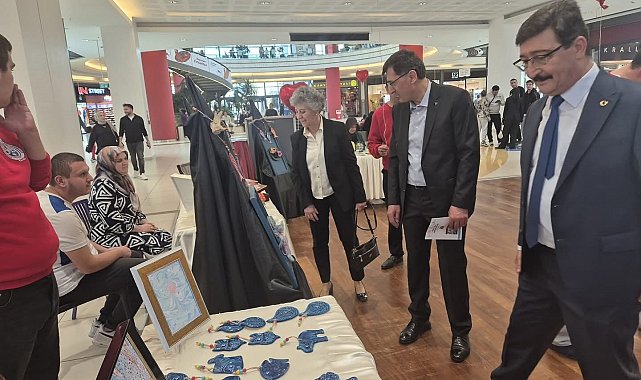 Başkan Kahveci, özel çocukların eserlerini inceledi