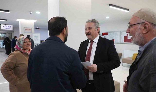 Başkan Palancıoğlu veznede emlak vergisini ödedi