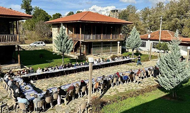 Başkan Pütün ilçede görev yapan öğretmenlerle bir araya geldi