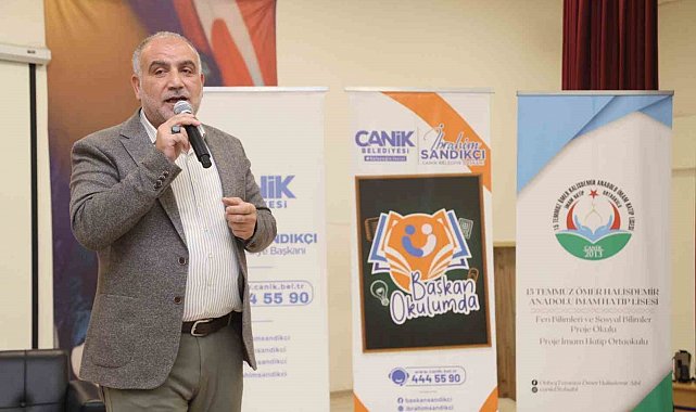 Başkan Sandıkçı: "3 yıldır kesintisiz, tüm öğrencilere burs desteği sağlayan tek belediyeyiz"