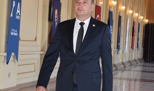 Başkan Saruhan; "Başımızın tacı öğretmenlerimizin günü kutlu olsun"