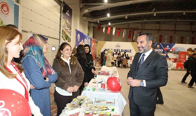 Başkan Şerifoğulları, AileFest'te ailelerle buluştu; genç çiftin nikahını kıydı