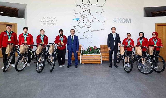 Başkan Yusuf Alemdar Çin'de tarih yazan dünya şampiyonlarını ağırladı