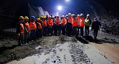 Bayburt Group İnşaat'ın 13 yıldır tamamlayamadığı Kop Tüneli'nde valiler incelemelerde bulundu