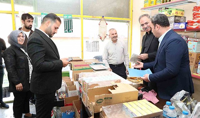 Belediye başkanı bakkalın zimem defterini satın aldı