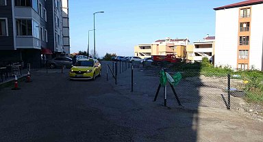 Belediye kamulaştırma bedelini ödemeyince, sahipleri yolu çit çekip kapattı
