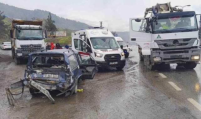 Beton mikseri otomobille çarpıştı: 1'i çocuk 5 kişi yaralandı
