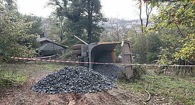 Beykoz'da mıcır yüklü kamyon devrildi: 1 yaralı
