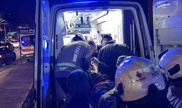 Beyoğlu'nda metro inşaatında iskele çöktü: Yaralı 2 işçi itfaiye ekipleri tarafından kurtarıldı