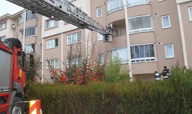 Beyşehir'de binada yangın paniği