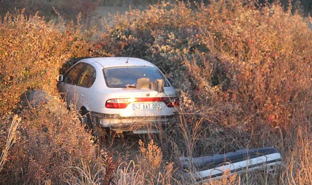 Beyşehir'de otomobil araziye savruldu: 2 yaralı