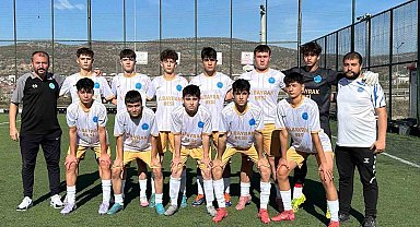 Bilecik U16 Gençler Ligi'nde 3 maçta fileler 20 kez havalandı