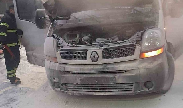 Bilecik'te araç yangını büyümeden söndürüldü