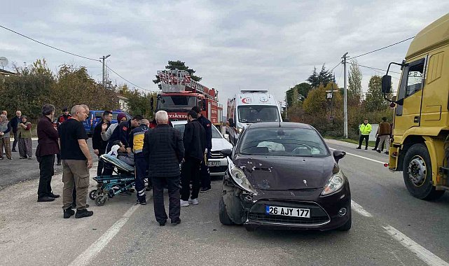 Bilecik'te meydana gelen trafik kazasında 2'si çocuk 5 kişi yaralandı