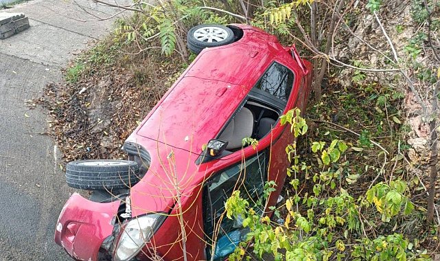 Bilecik'te takla atan otomobil yan yattı: 3 yaralı