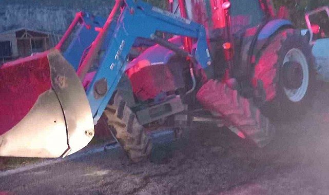 Traktör ile minibüs çarpıştı: 3 yaralı