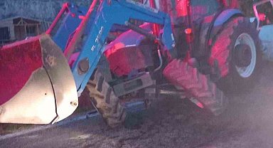 Traktör ile minibüs çarpıştı: 3 yaralı