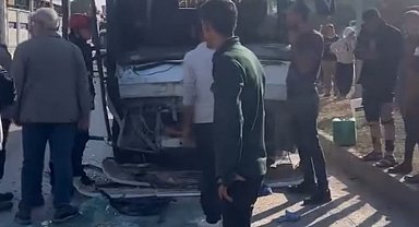 Biri işçi servisi 3 aracın karıştığı kazada 4 kişi yaralandı