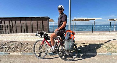 Bisiklet turunda 3 buçuk ayda 2 bin 500 kilometreyi pedallayan genç, Türkiye'nin en güneyine ulaştı